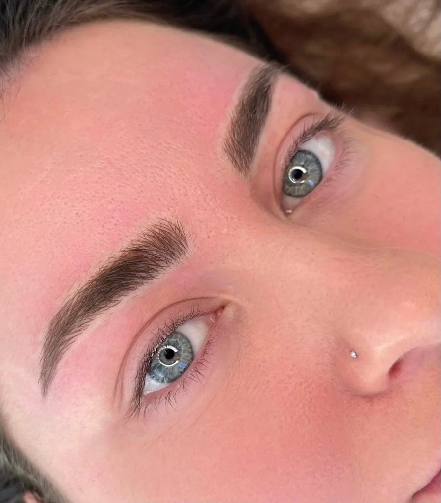 Natural fluffy hair-stroke brow result